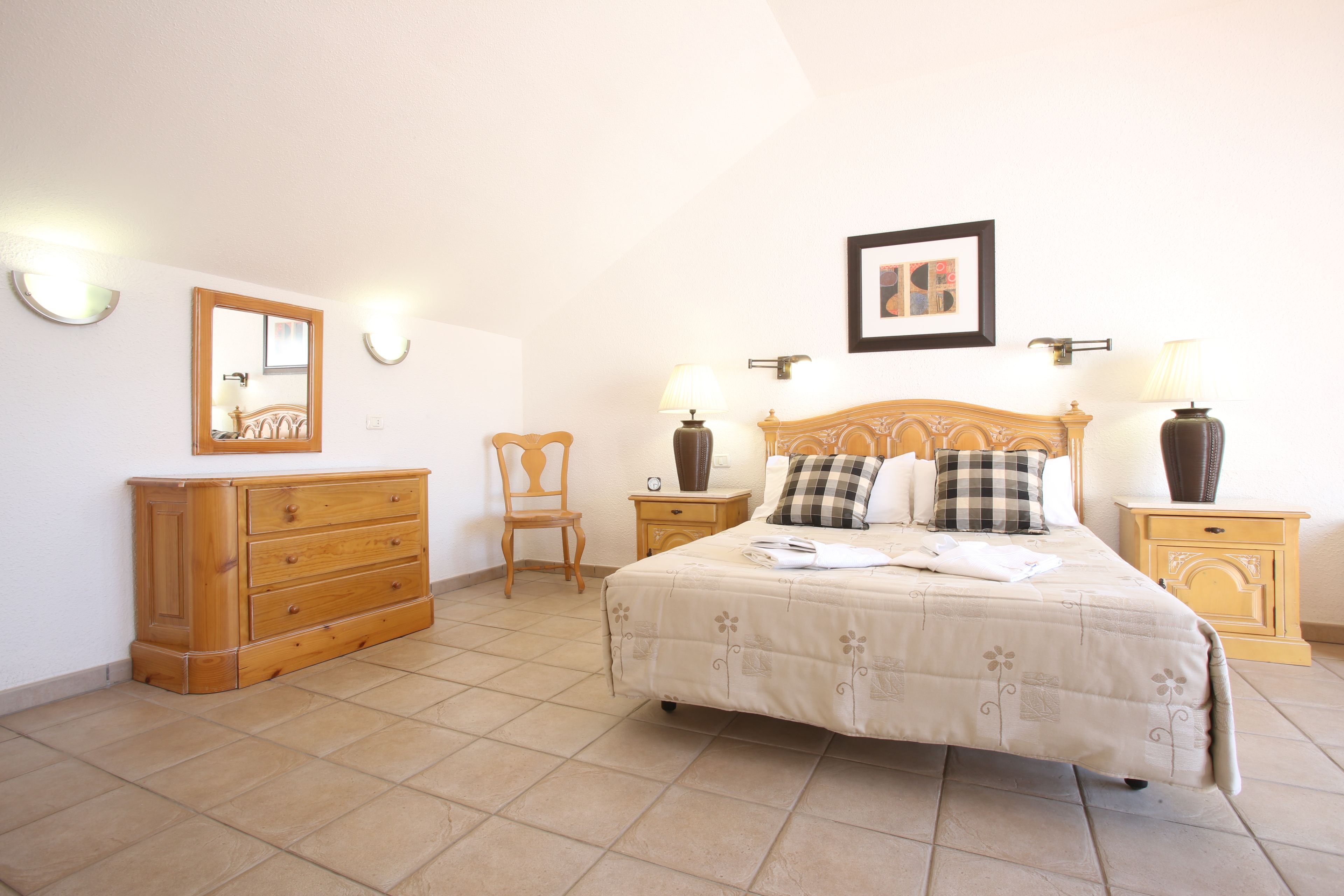 APARTMENT 2 BEDROOMS BALCONY OR TERRACE