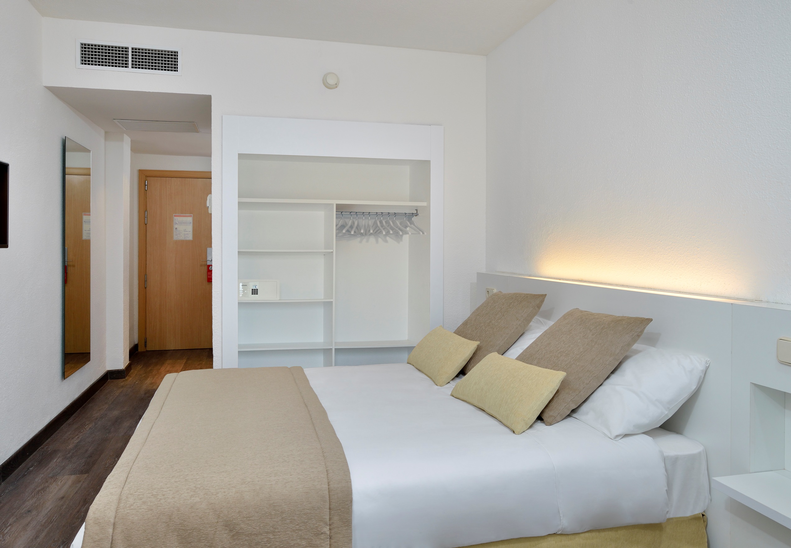 DOUBLE ROOM 