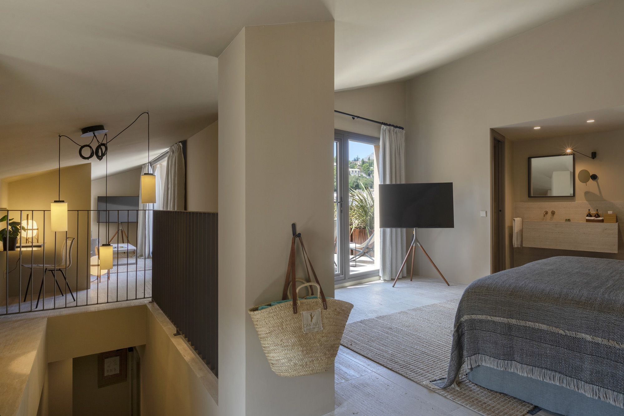 SUITE WITH TERRACE