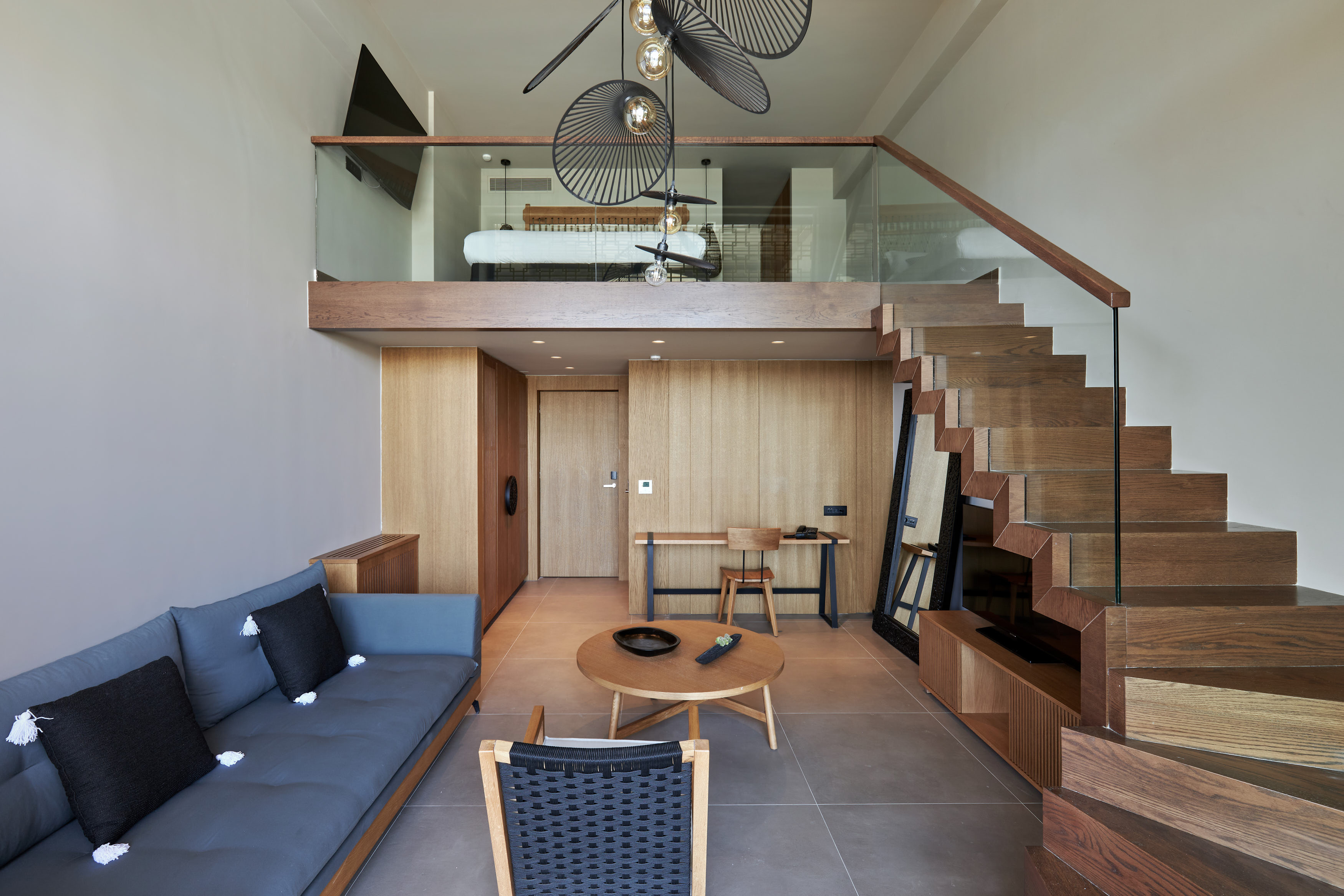 Black Pearl Maisonette Plunge Pool Mountain View