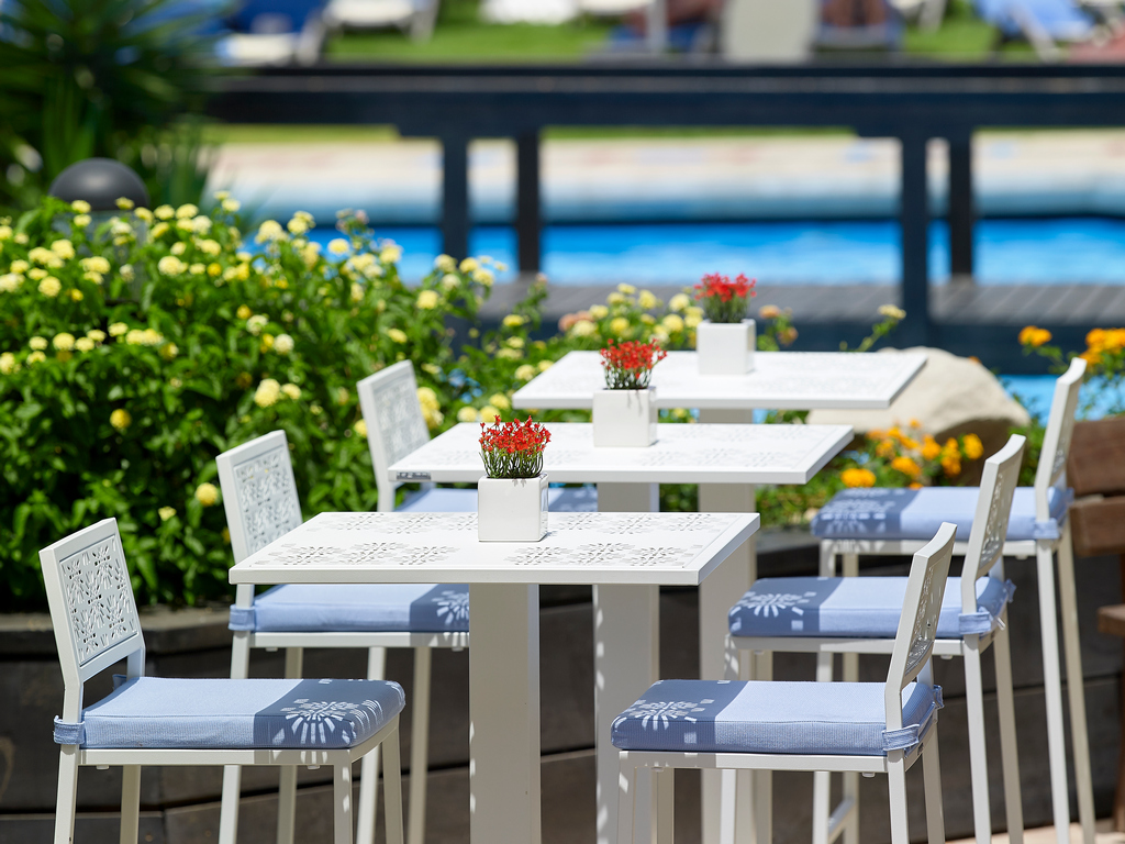  ELEMENTS POOL BAR DELFINIA