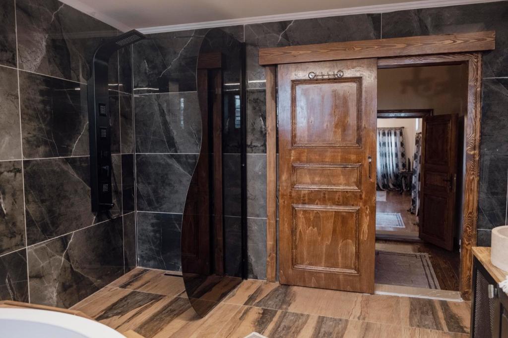 QUEEN DELUXE ROOM 