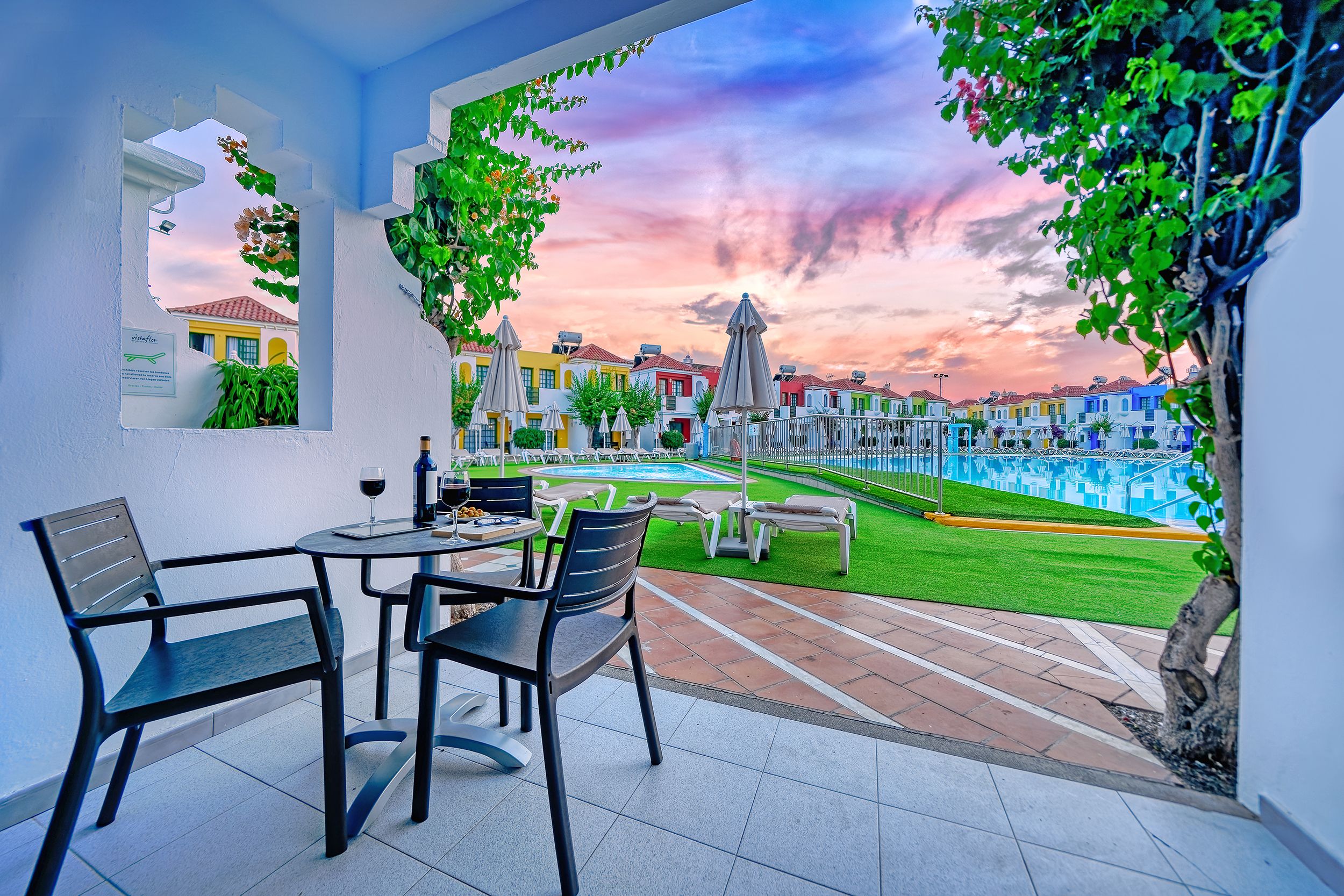 BUNGALOW POOL VIEW