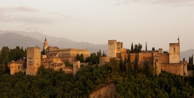 alhambra-179171_640.jpg
