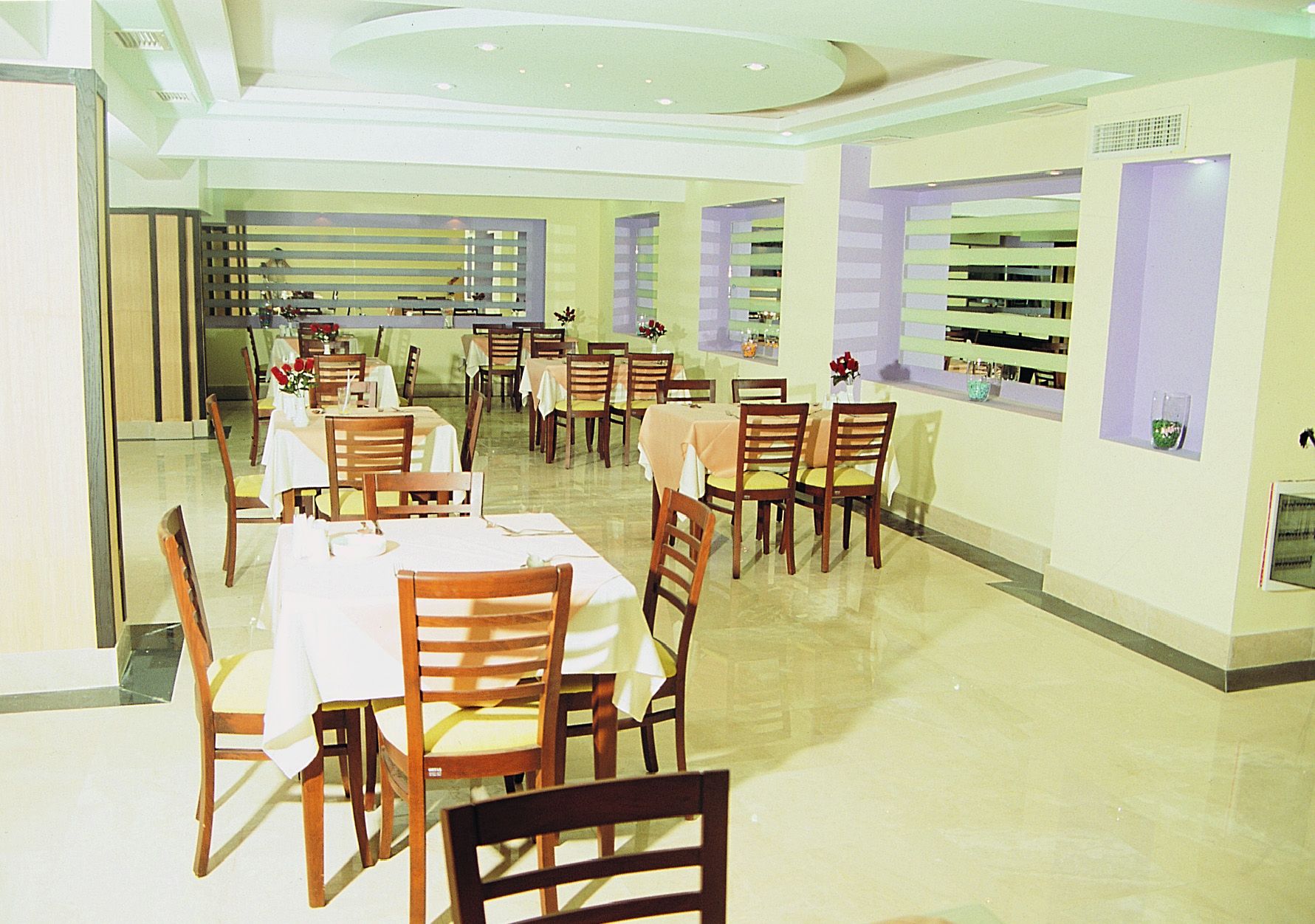 MAIN RESTAURANT