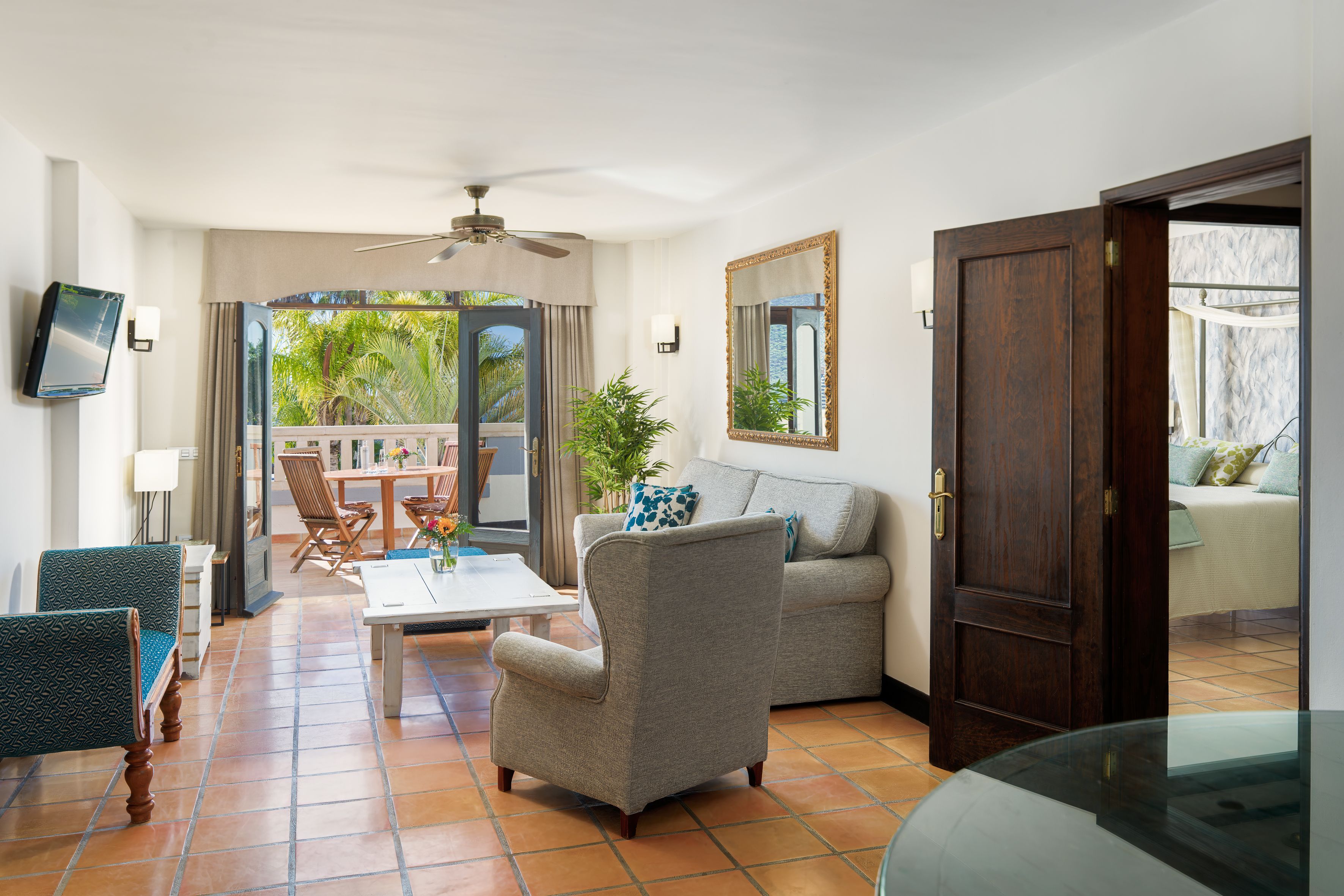 TWO BEDROOM APARTMENT SUITE WITH BALCONY OR TERRACE