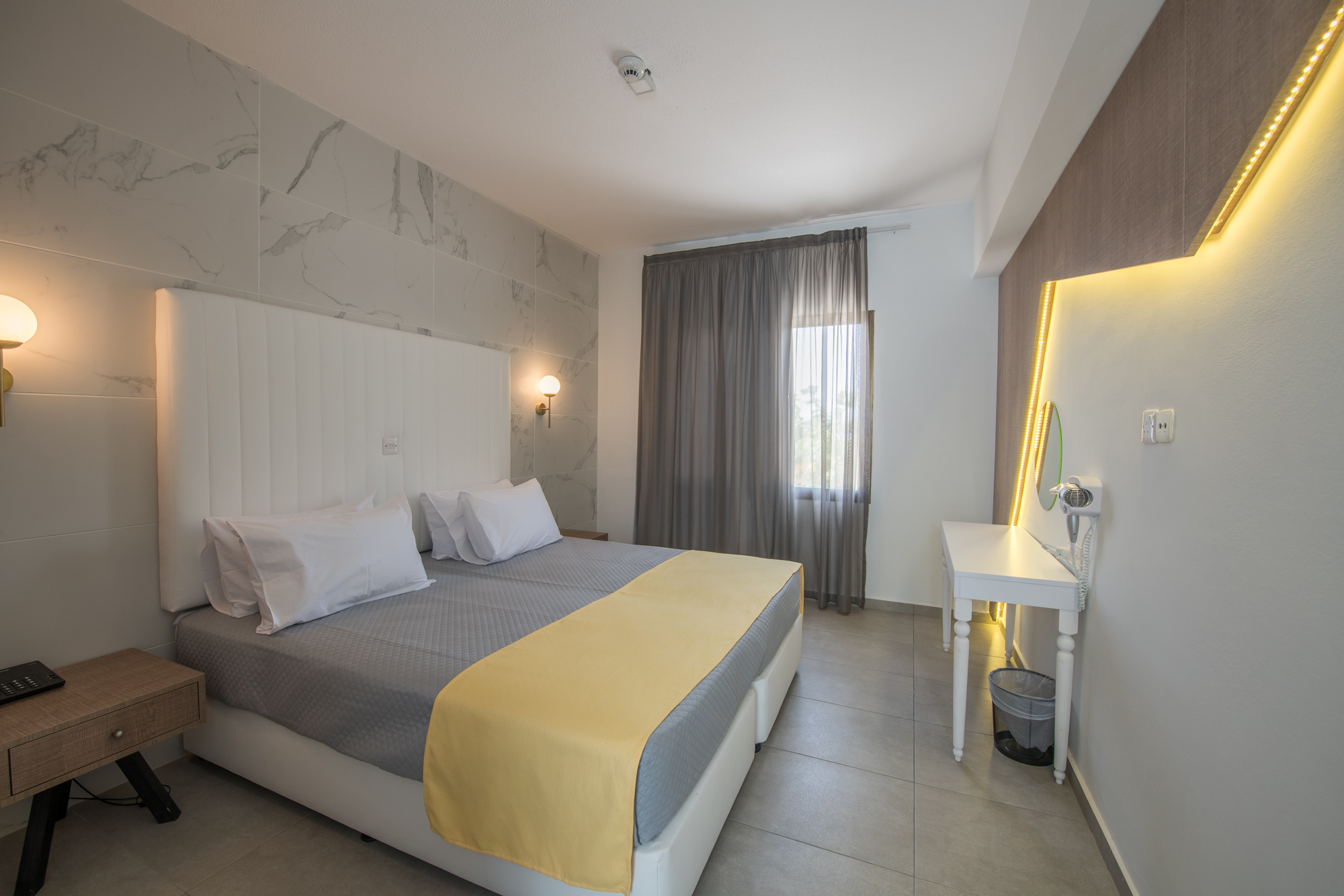 ONE BEDROOM 
