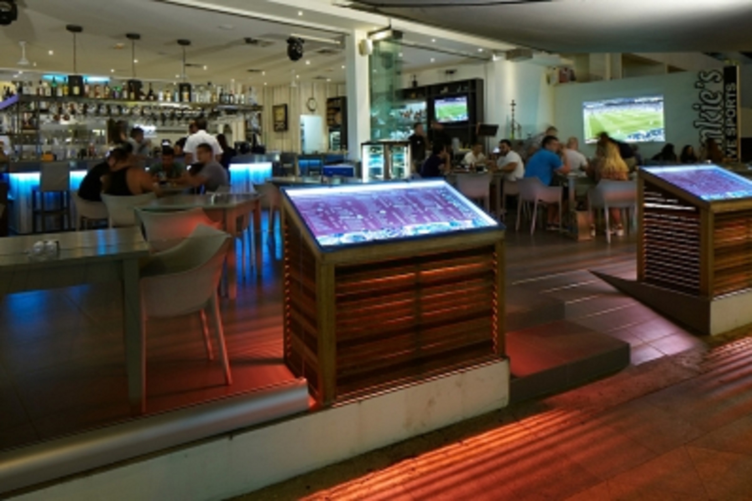 Frankie's Bar & Grill