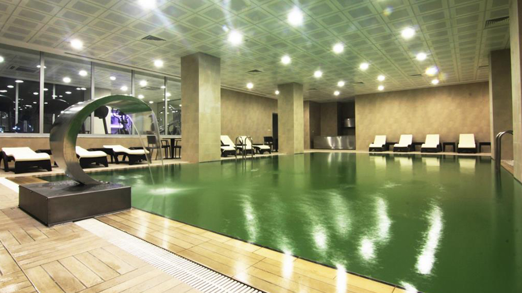 Piscină interioară