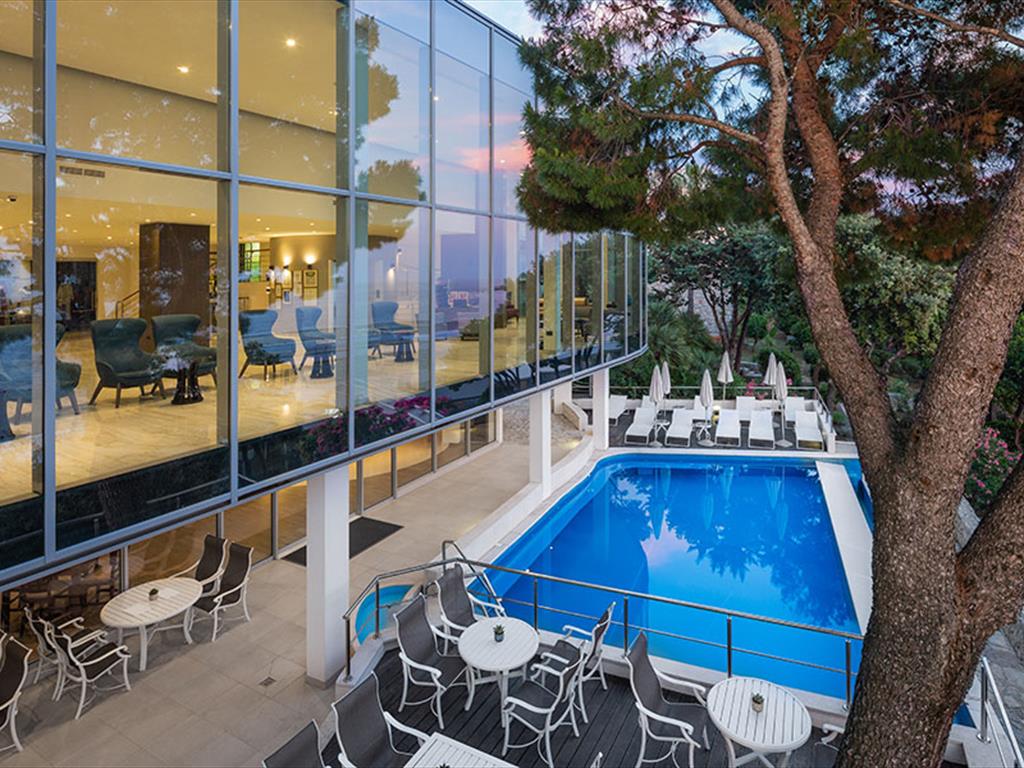 hotel-neptun-outdoor-pool-1.jpg