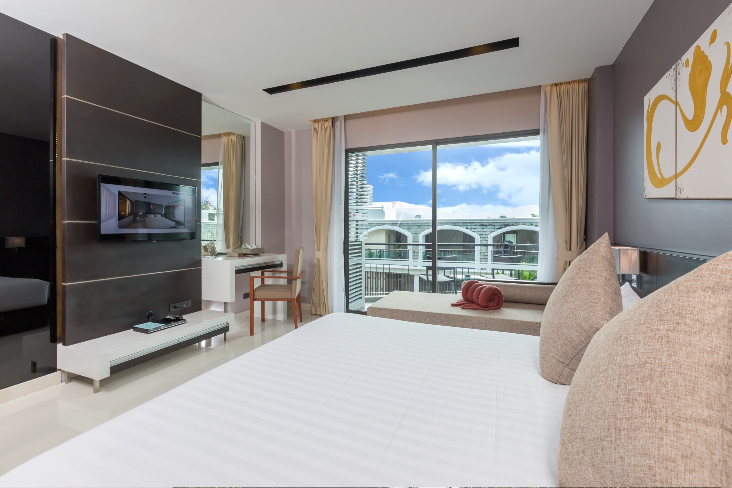 DELUXE ROOM