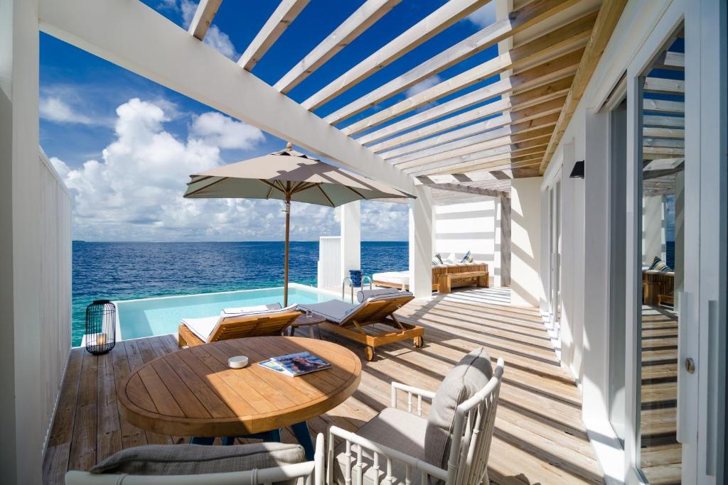 Reef Water Pool Villa