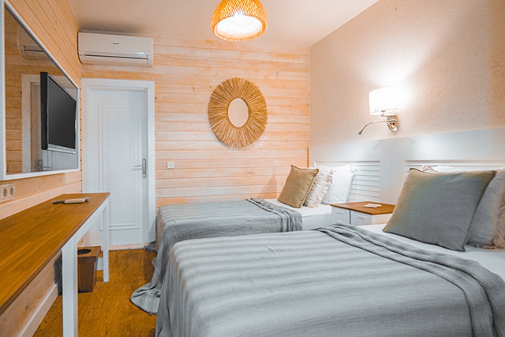 KUMQUAT ROOM