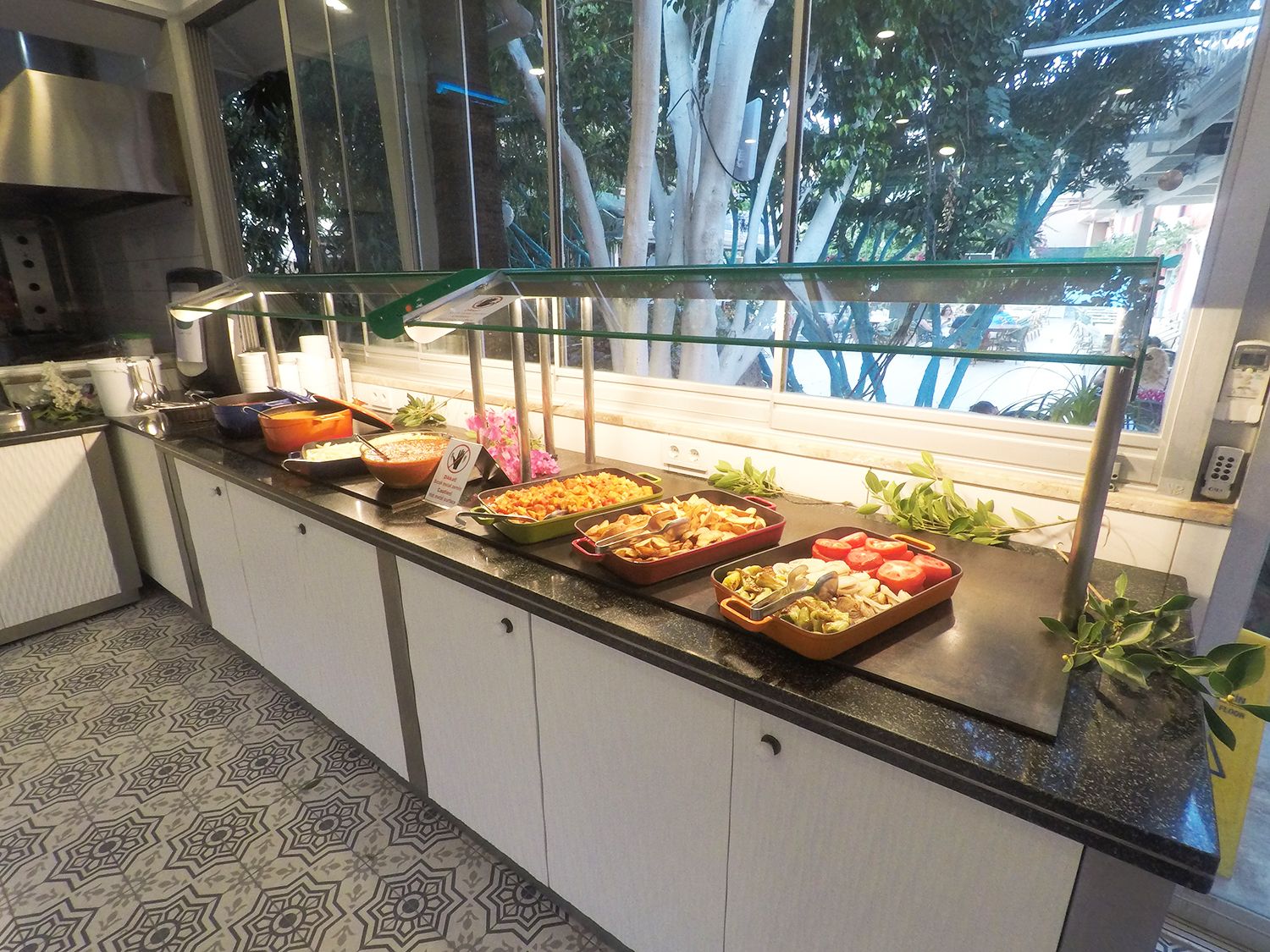 TONOZ RESTAURANT