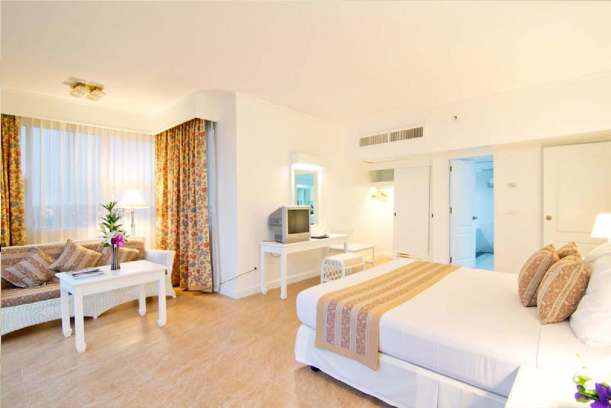SUNSET SUITE