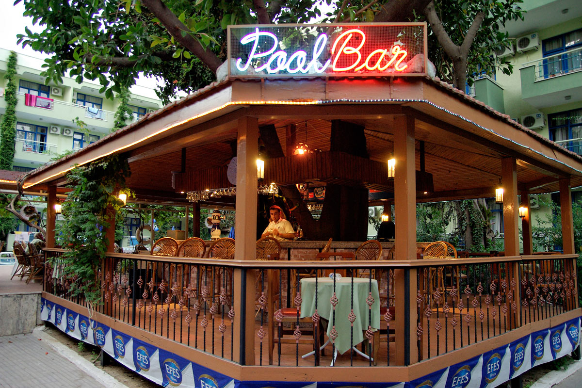 POOL BAR