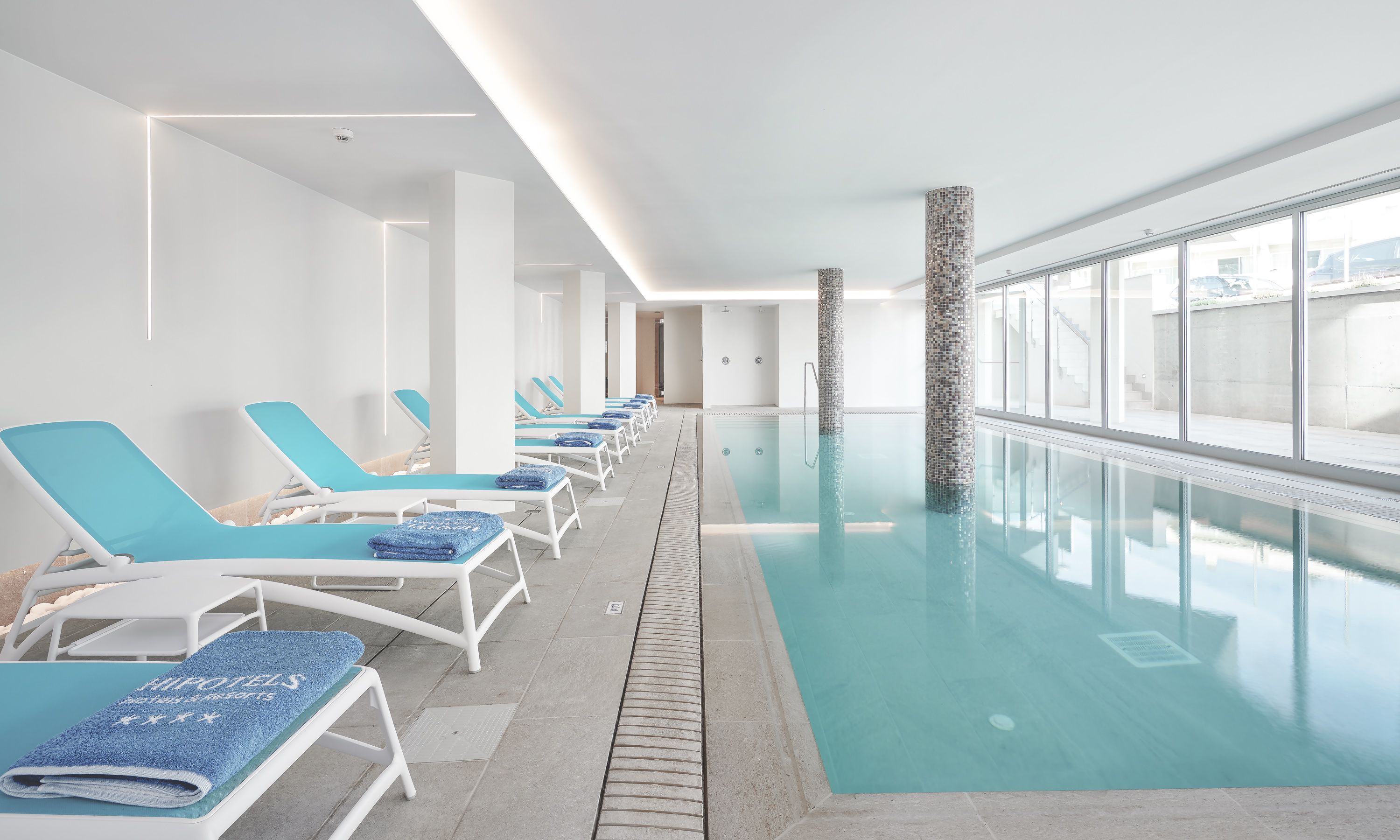 Piscină interioară