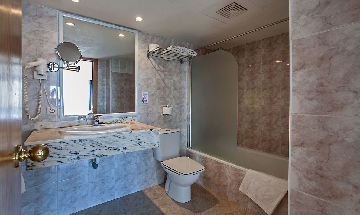 DOBLE STANDARD ROOM BALCONY OR TERRACE