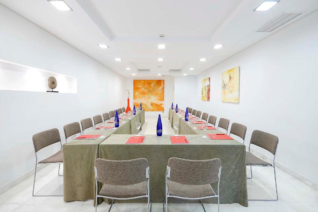 MICE (servicii de organizare de întâlniri, conferințe, alte evenimente)