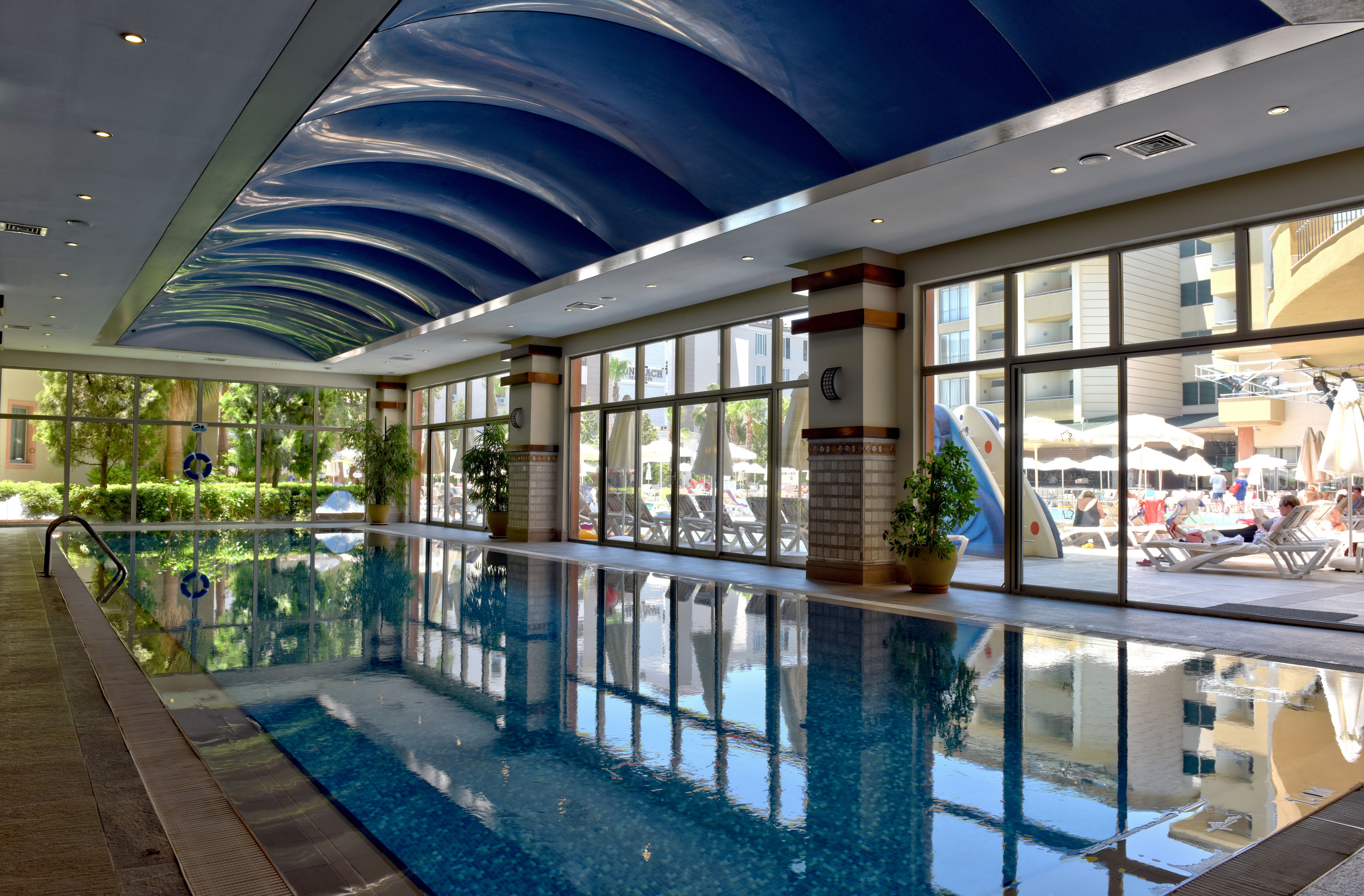 Piscină interioară