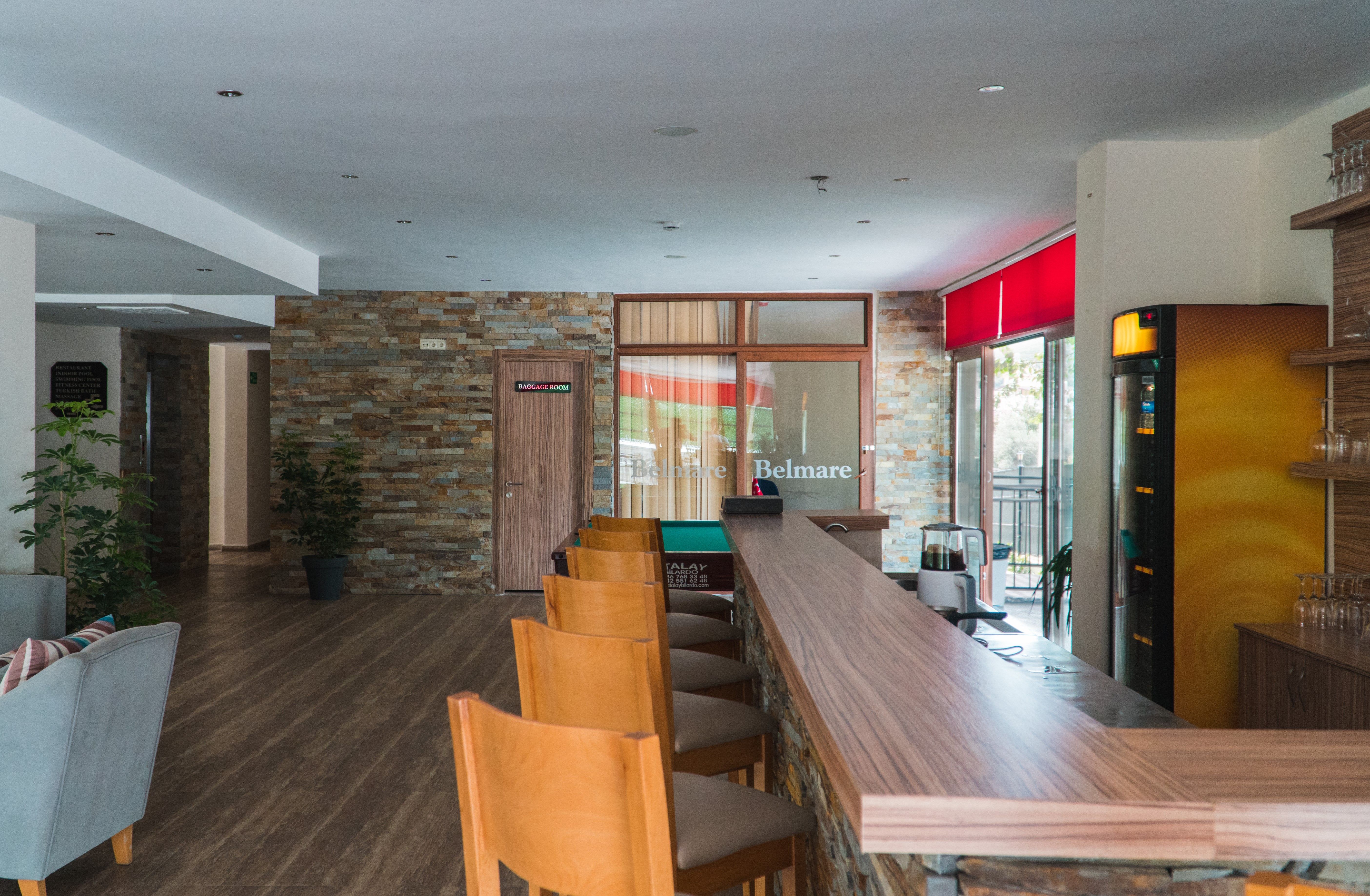 LOBBY BAR