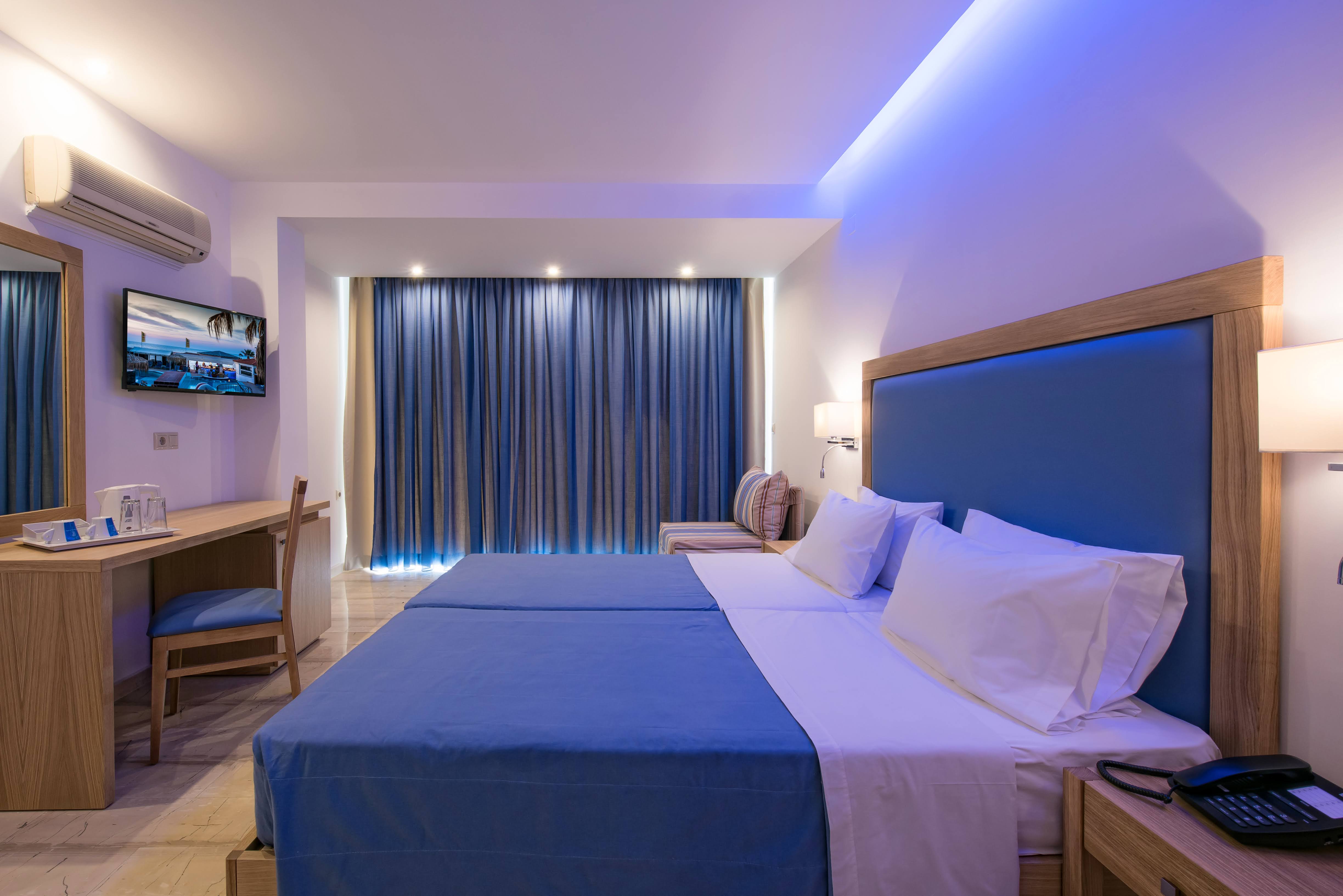 ROOM SUPERIOR TRIPLE SIDESEAVIEW BALCONY OR TERRACE 