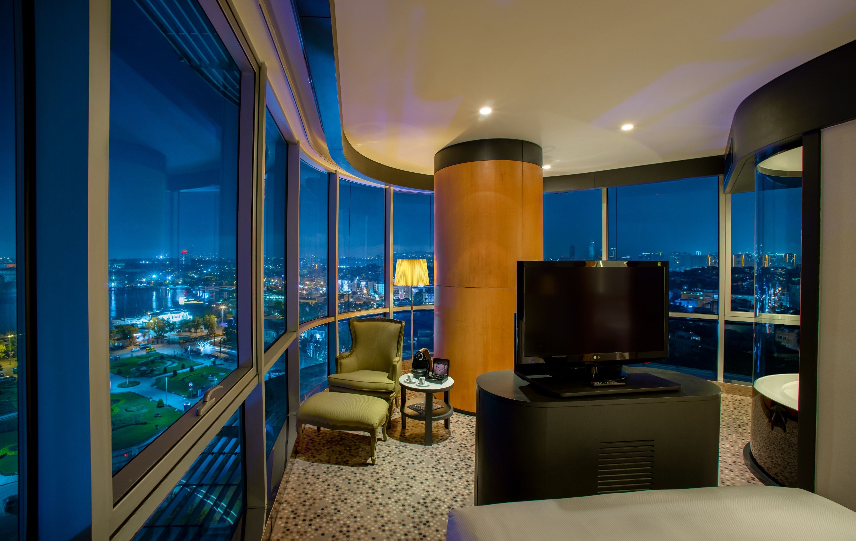 CORNER ROOM WITH SEA VIEW AND JACUZZI