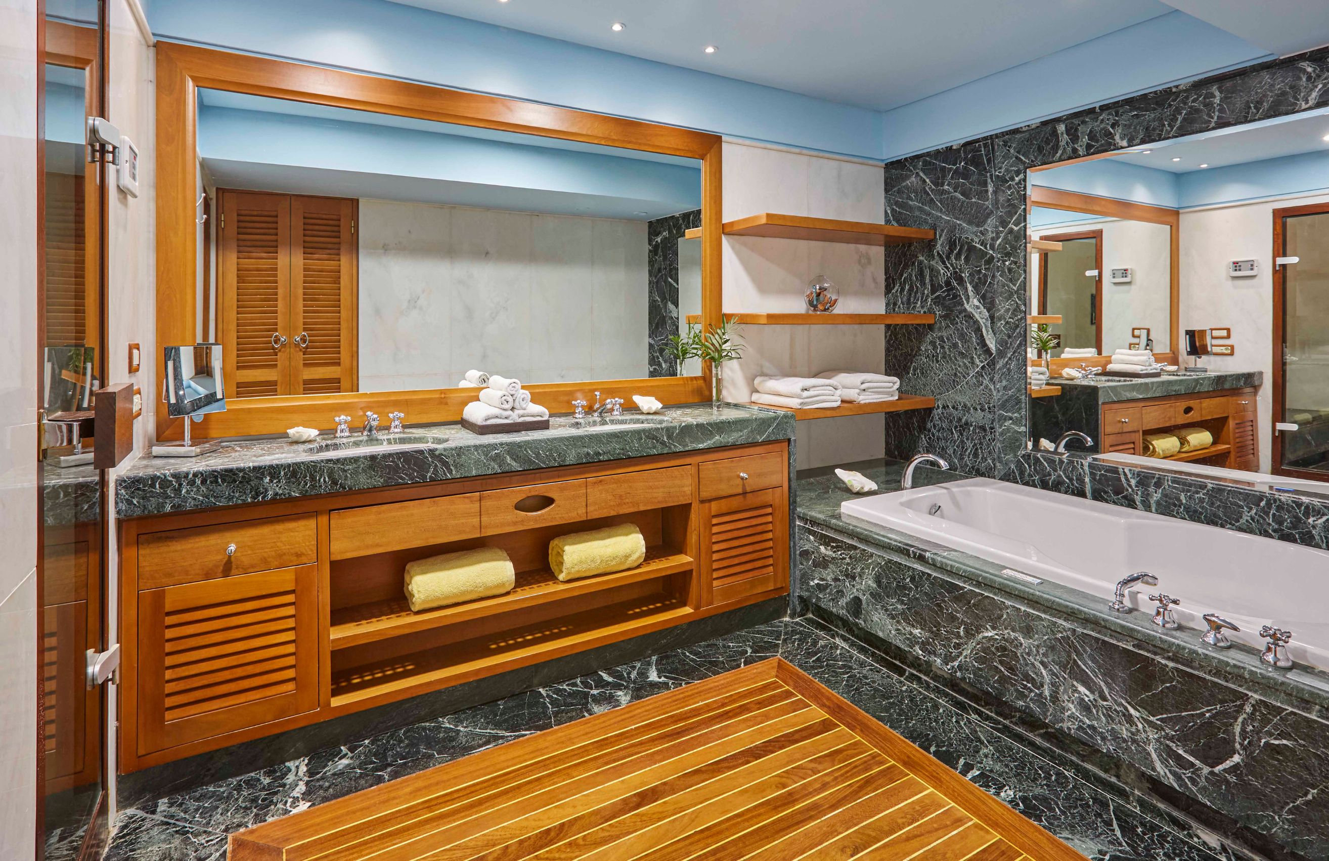 ISLAND BUNGALOW WATERFRONT
