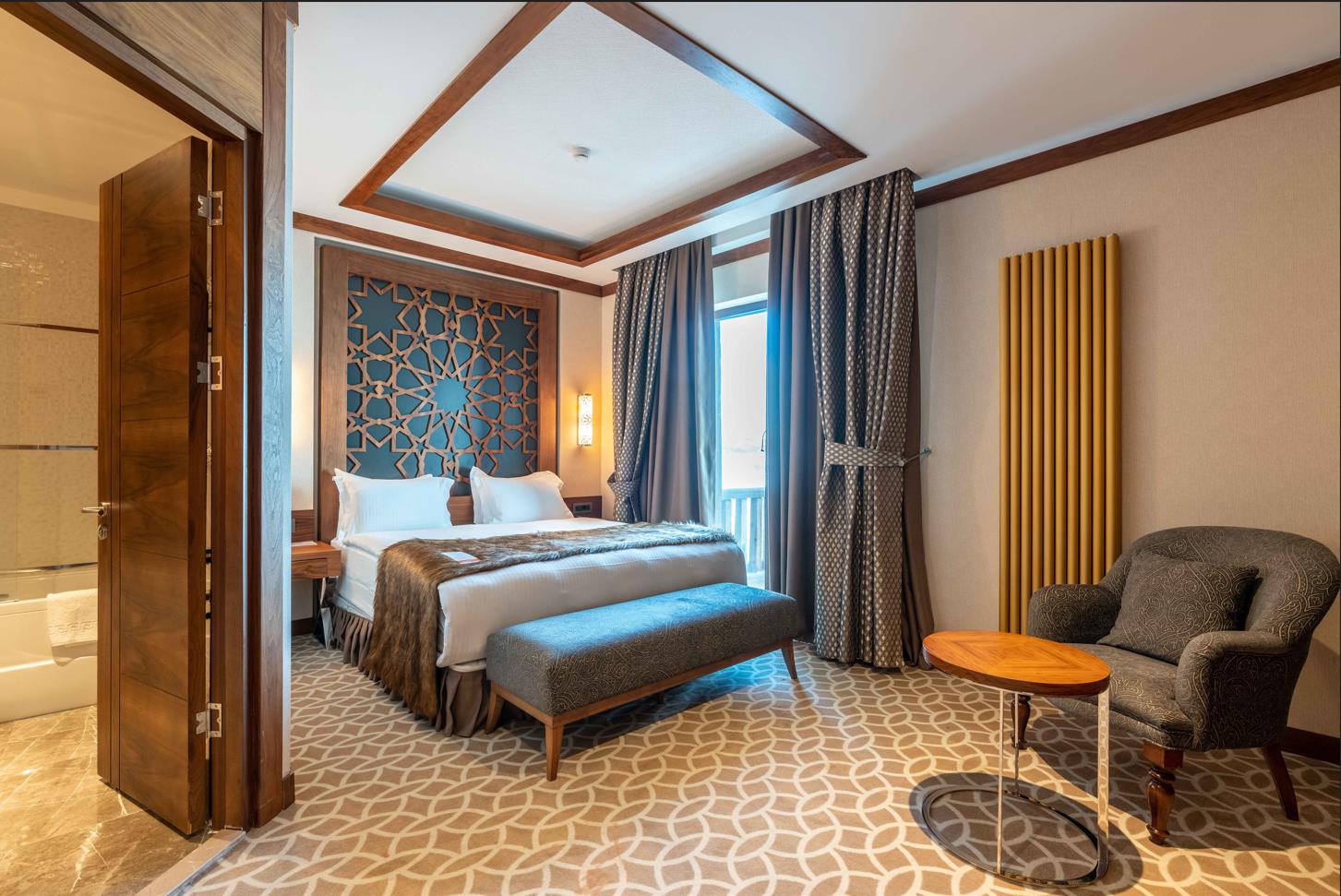 JUNIOR DELUXE FAMILY SUITE