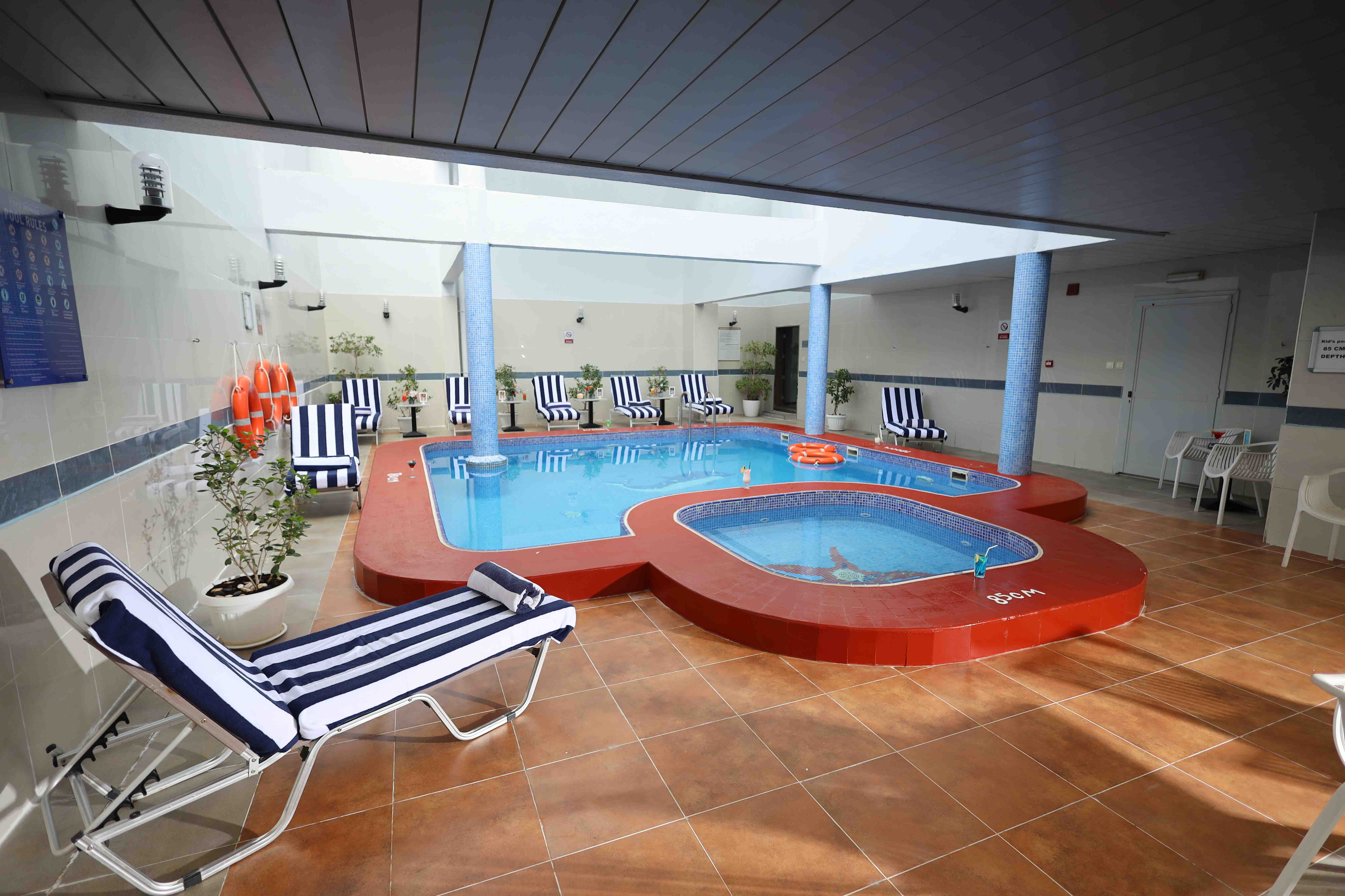 Piscină interioară