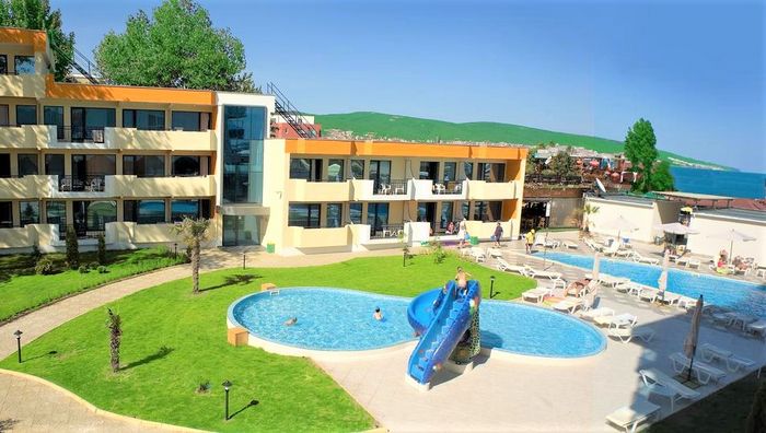 Glarus piscina.jpg