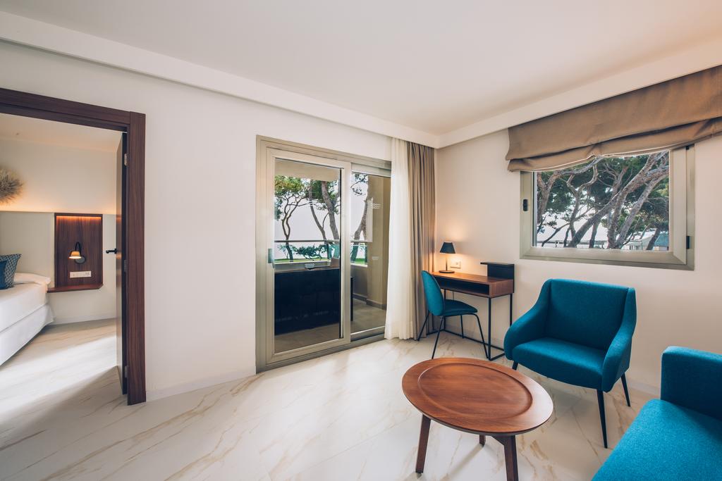FAMILY SUITE POOL VIEW