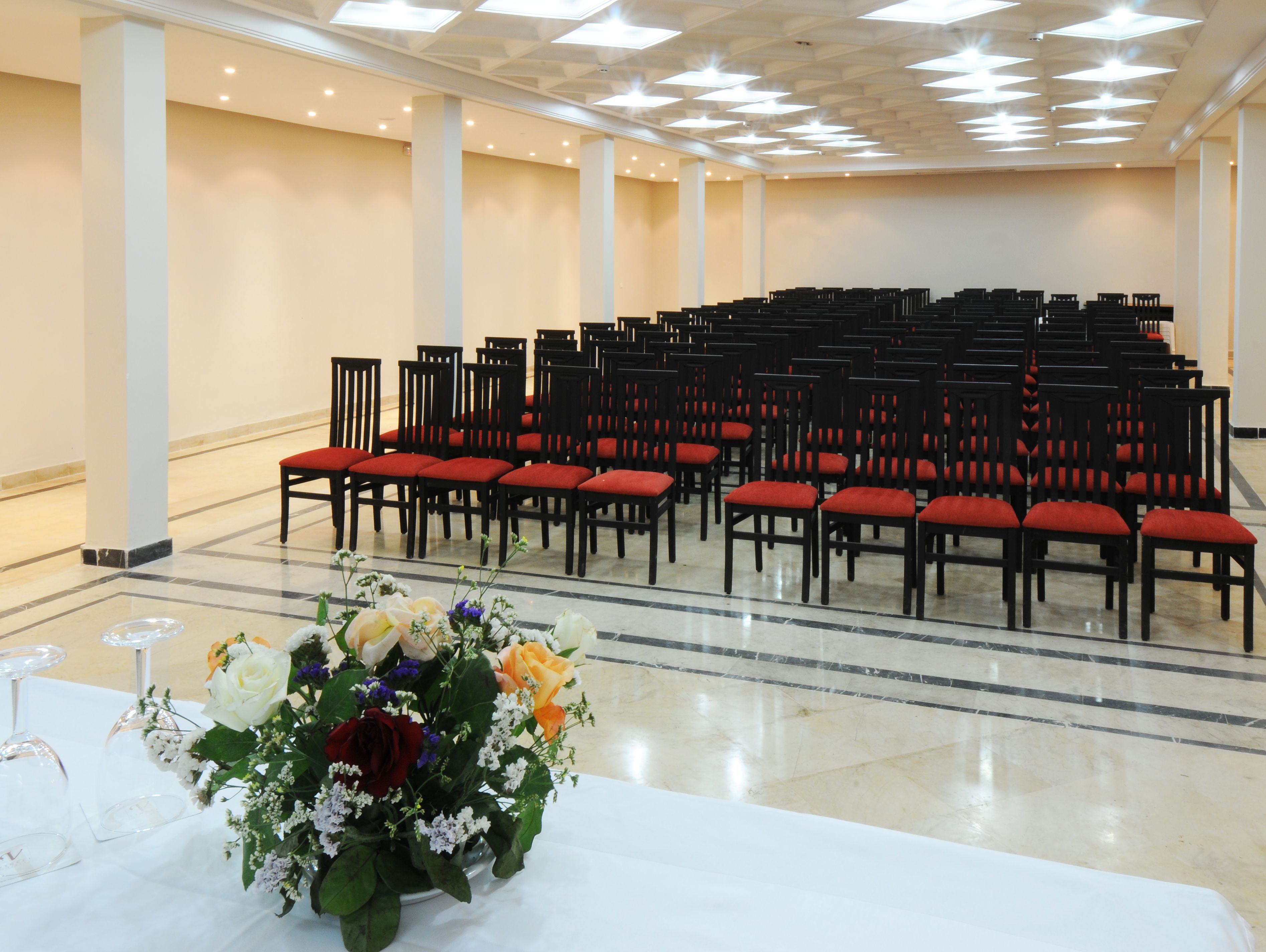 MICE (servicii de organizare de întâlniri, conferințe, alte evenimente)