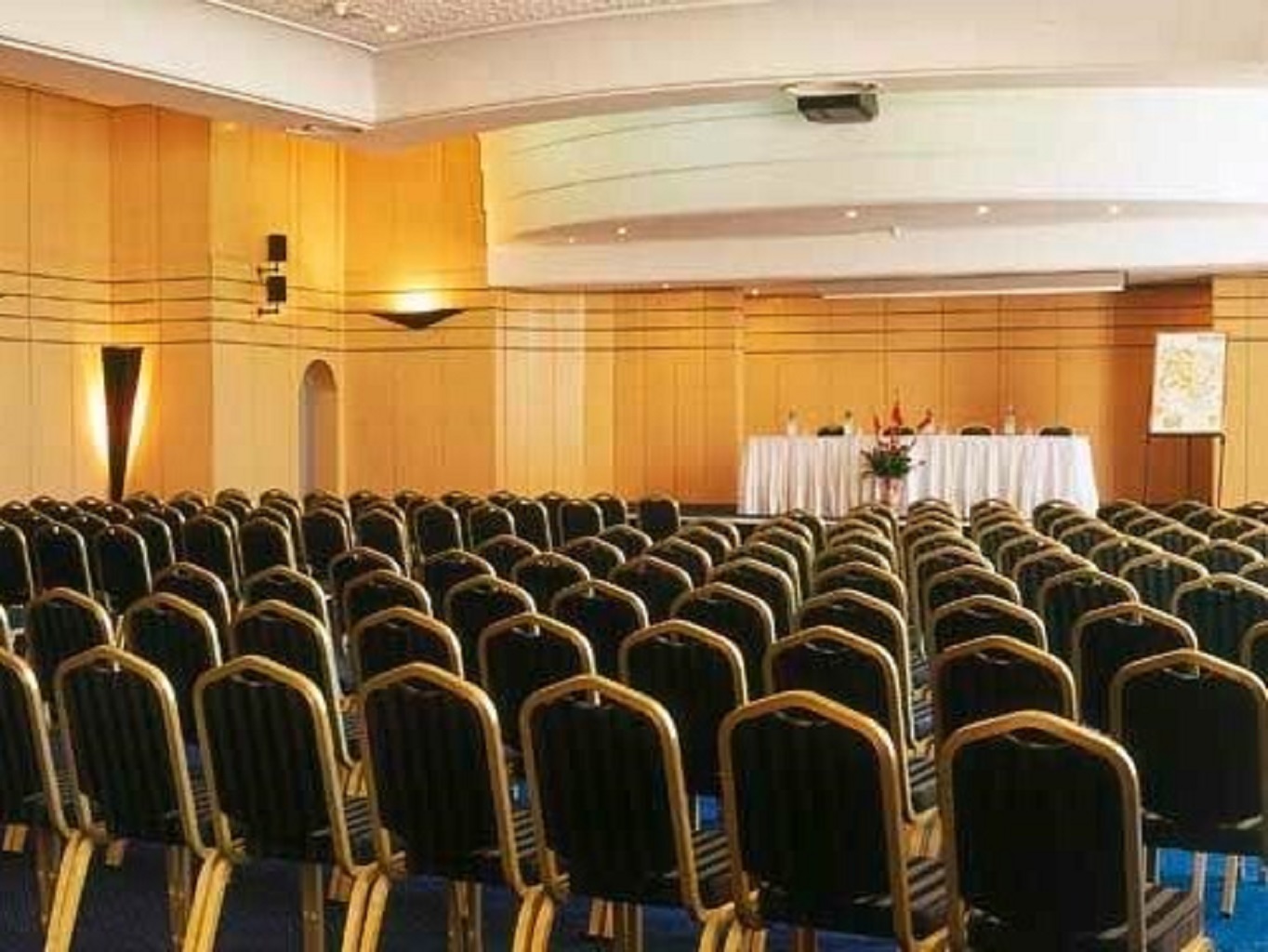 MICE (servicii de organizare de întâlniri, conferințe, alte evenimente)