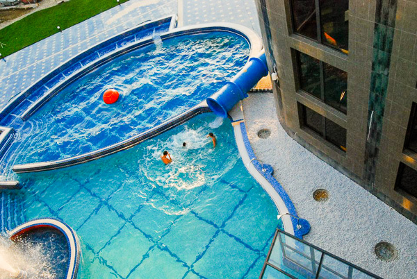 Baile Felix, Hotel President, piscina exterioara.jpg
