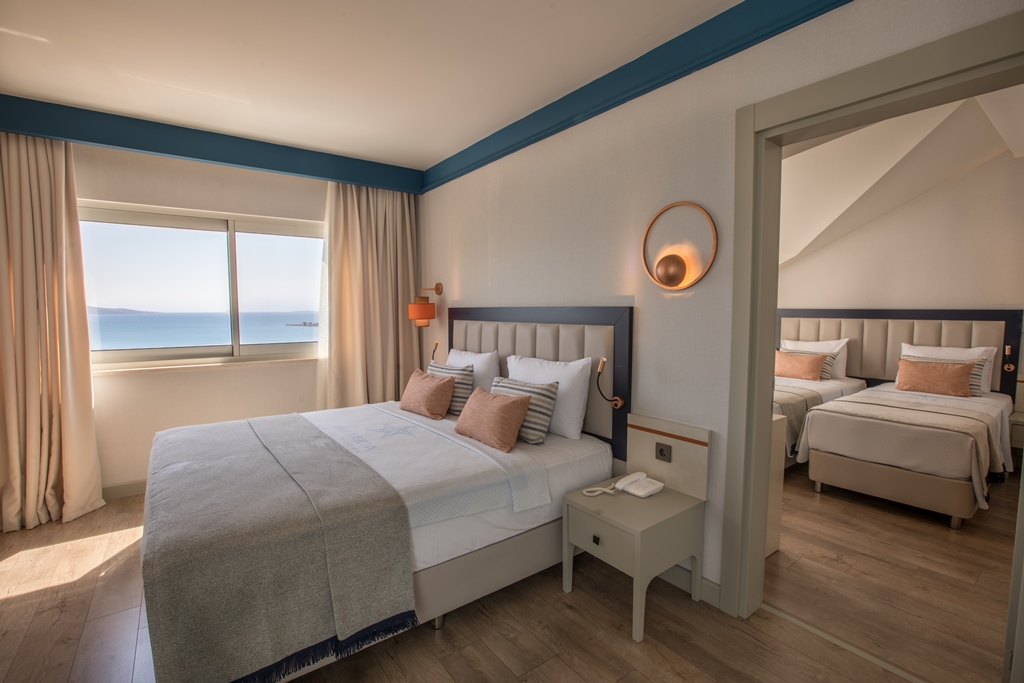 Family Corner Room with Sea View
