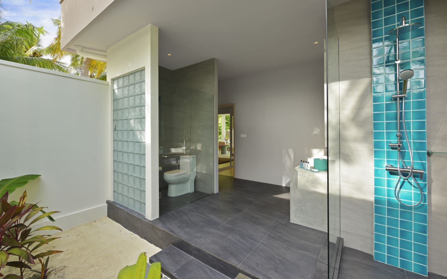 BEACH BUNGALOW