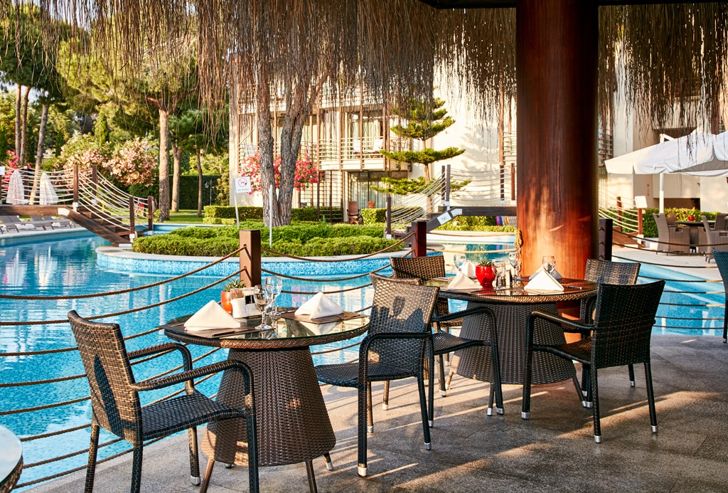 GARDEN POOL SNACK