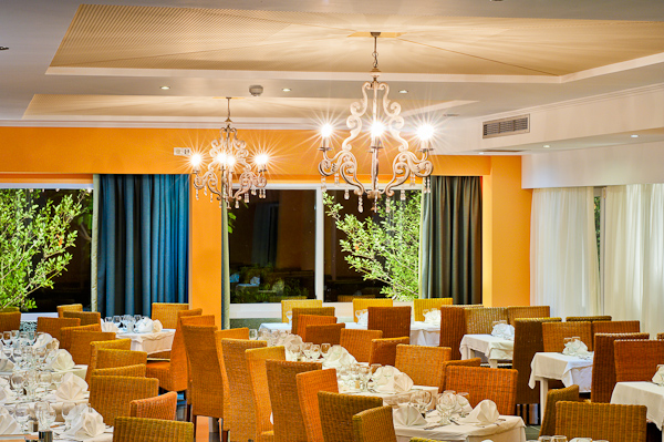 Halkidiki, Hotel Portes Beach, restaurant, mese.jpg