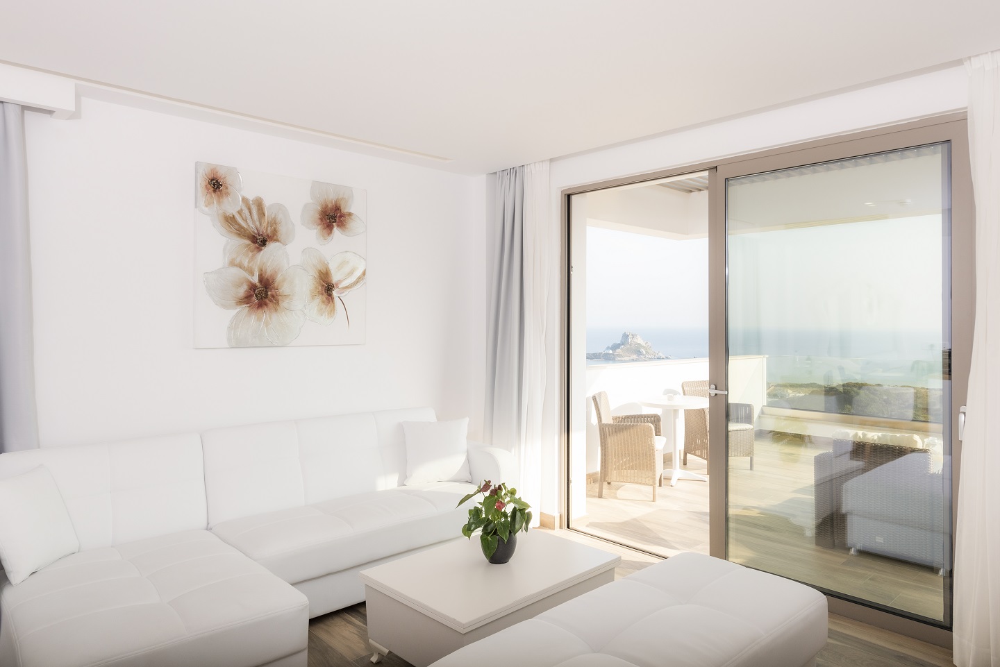 Superior Suite Sea View Private Outdoor Jacuzzi