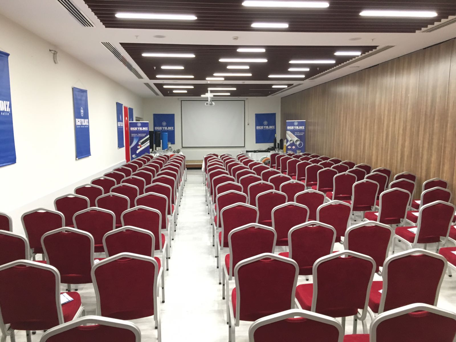 MICE (servicii de organizare de întâlniri, conferințe, alte evenimente)