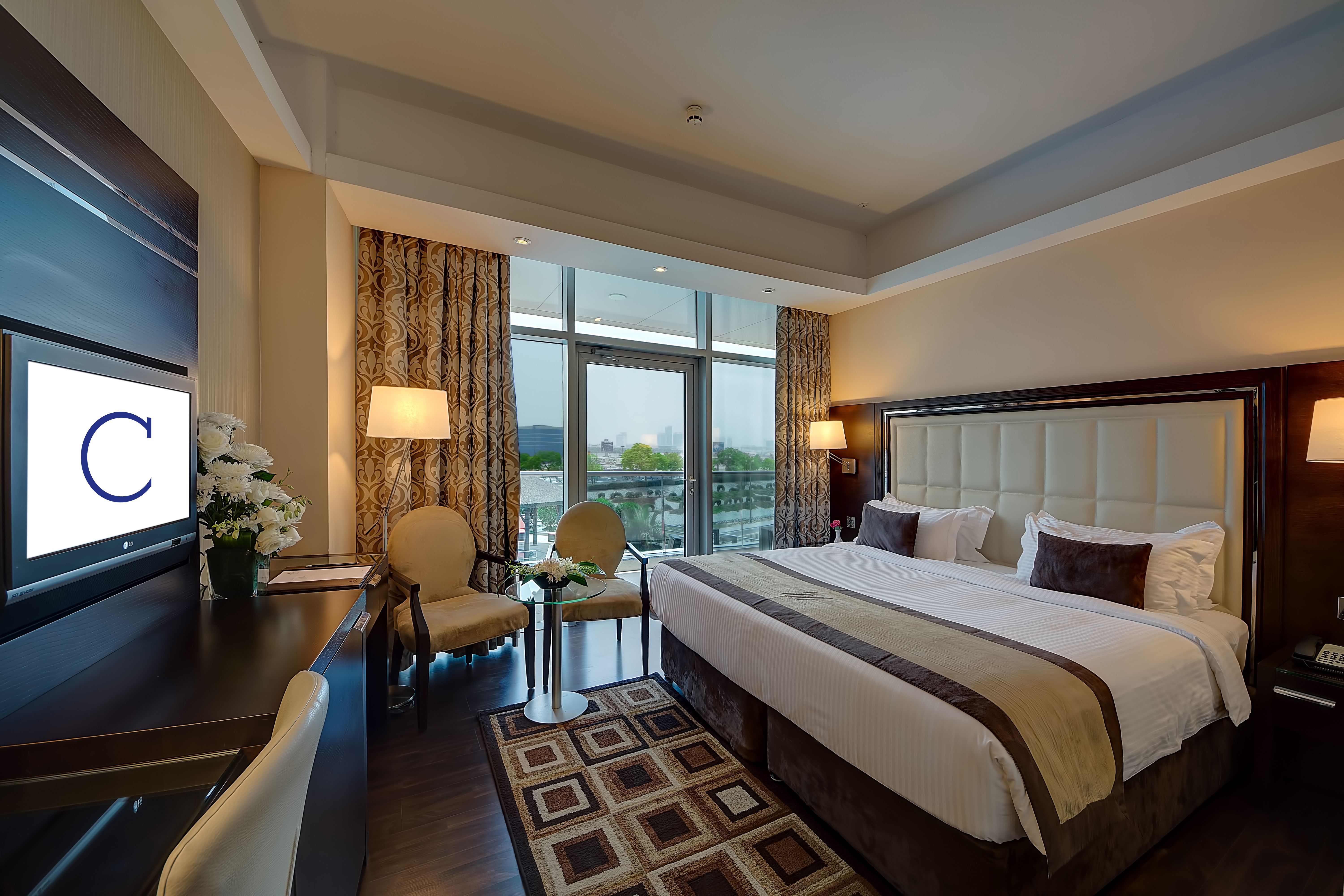 Deluxe One Bedroom Suite City View