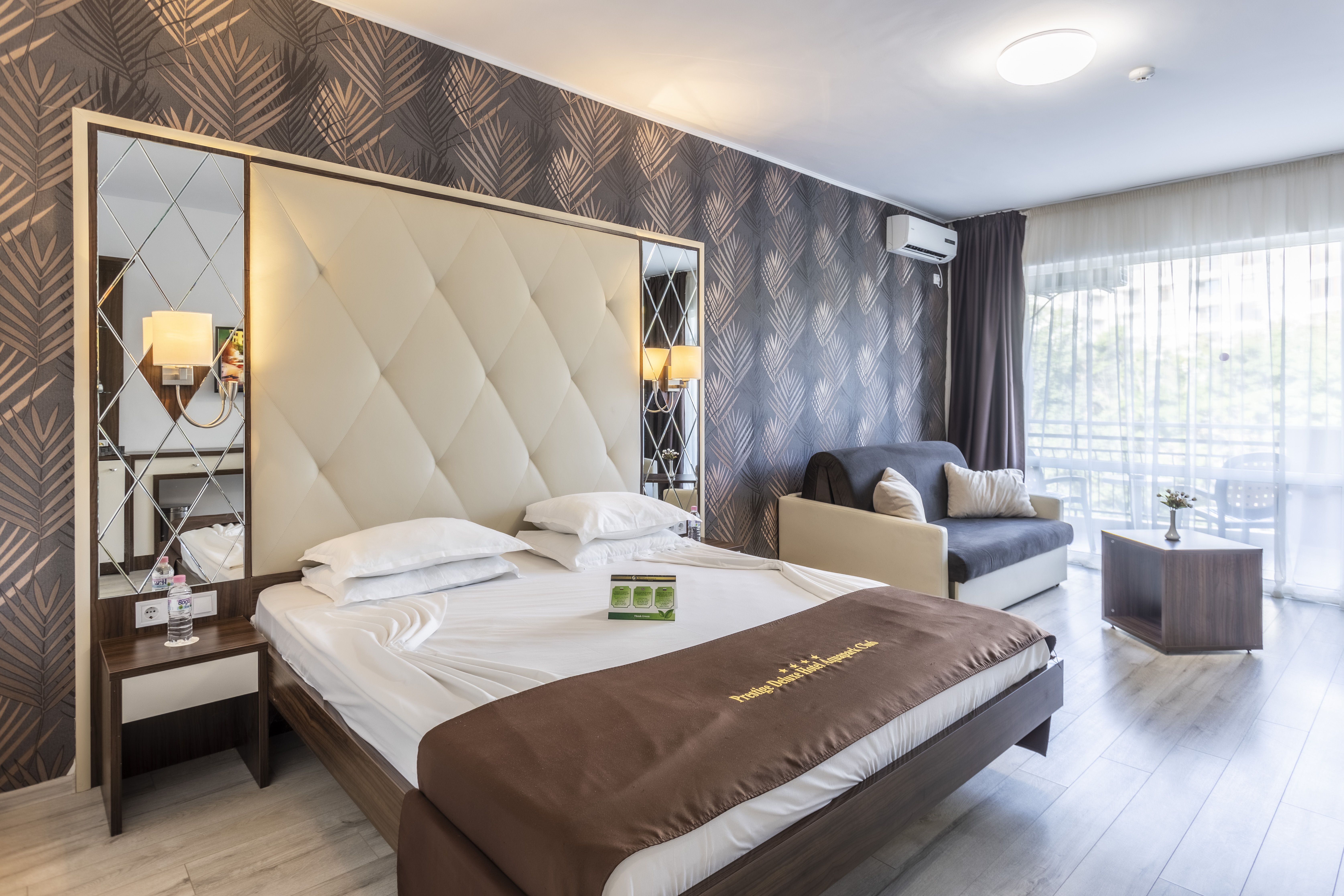  Deluxe Family Room
