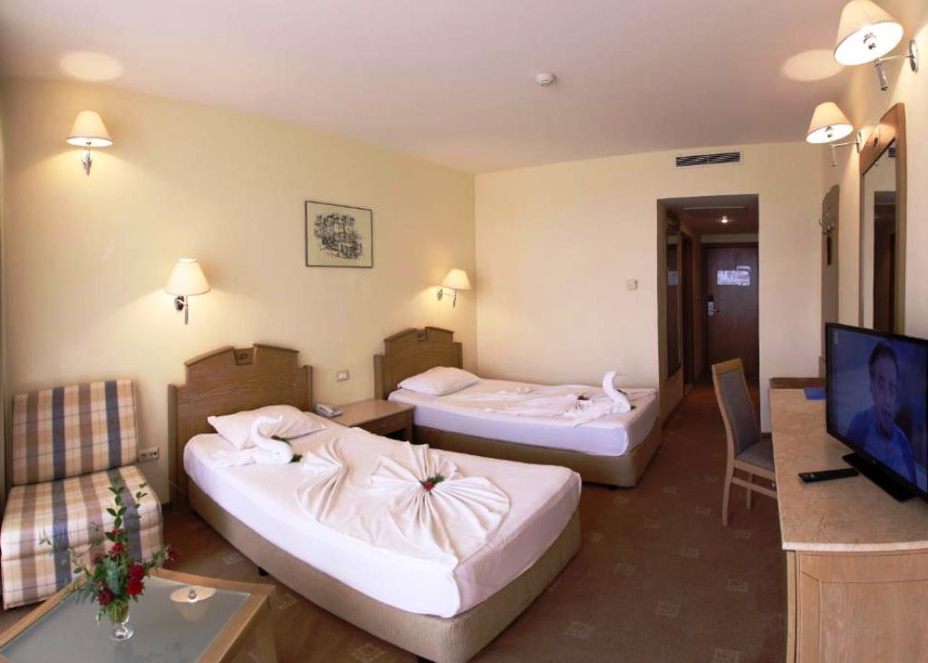 Single w.Child Standard Room (LateralSeaView, Balcony or Terrace)