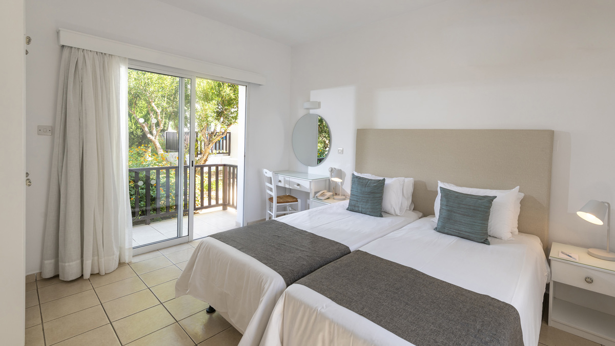 1 BEDROOM APARTMENT (BALCONY OR TERRACE)