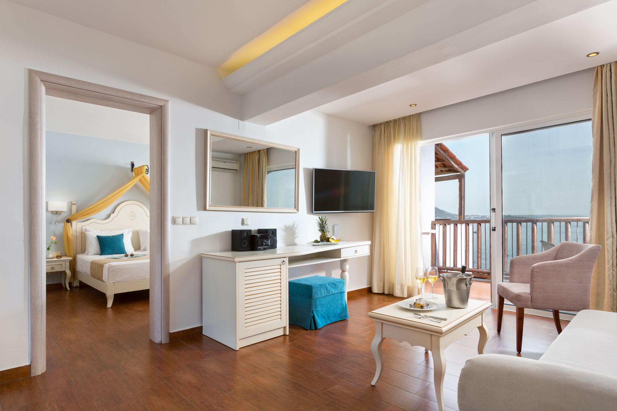 Premium Suite 2 Rooms Beach Front