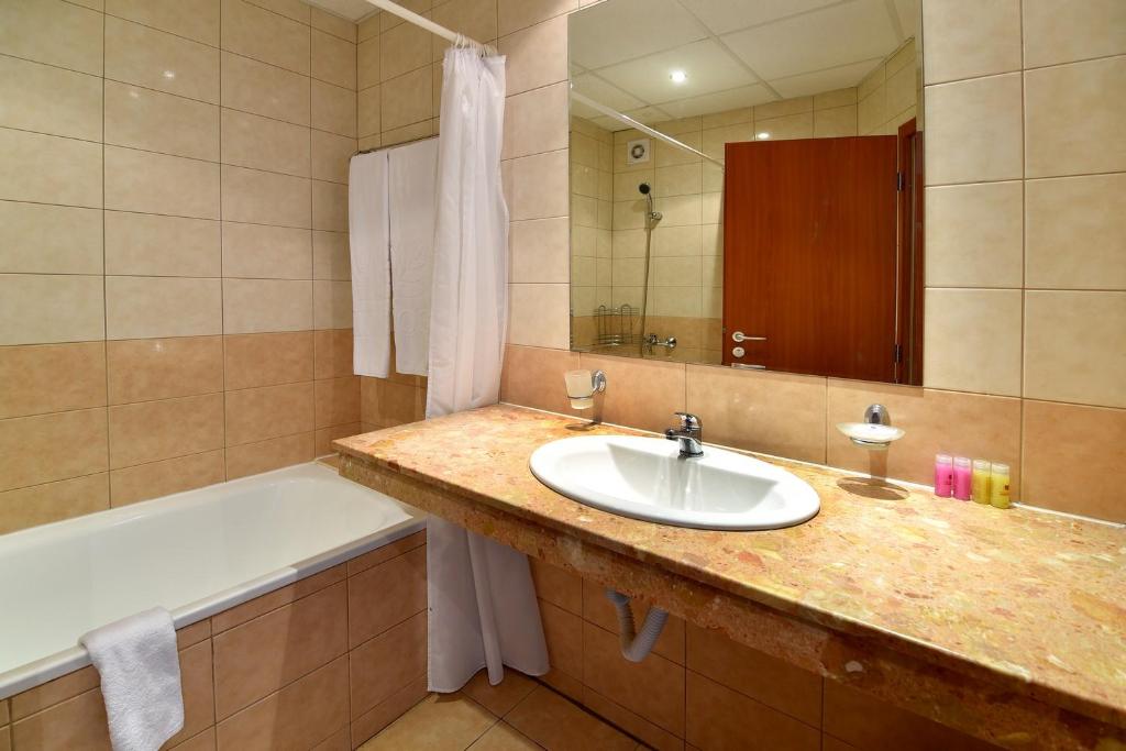 Twin Standard Room (Balcony) 