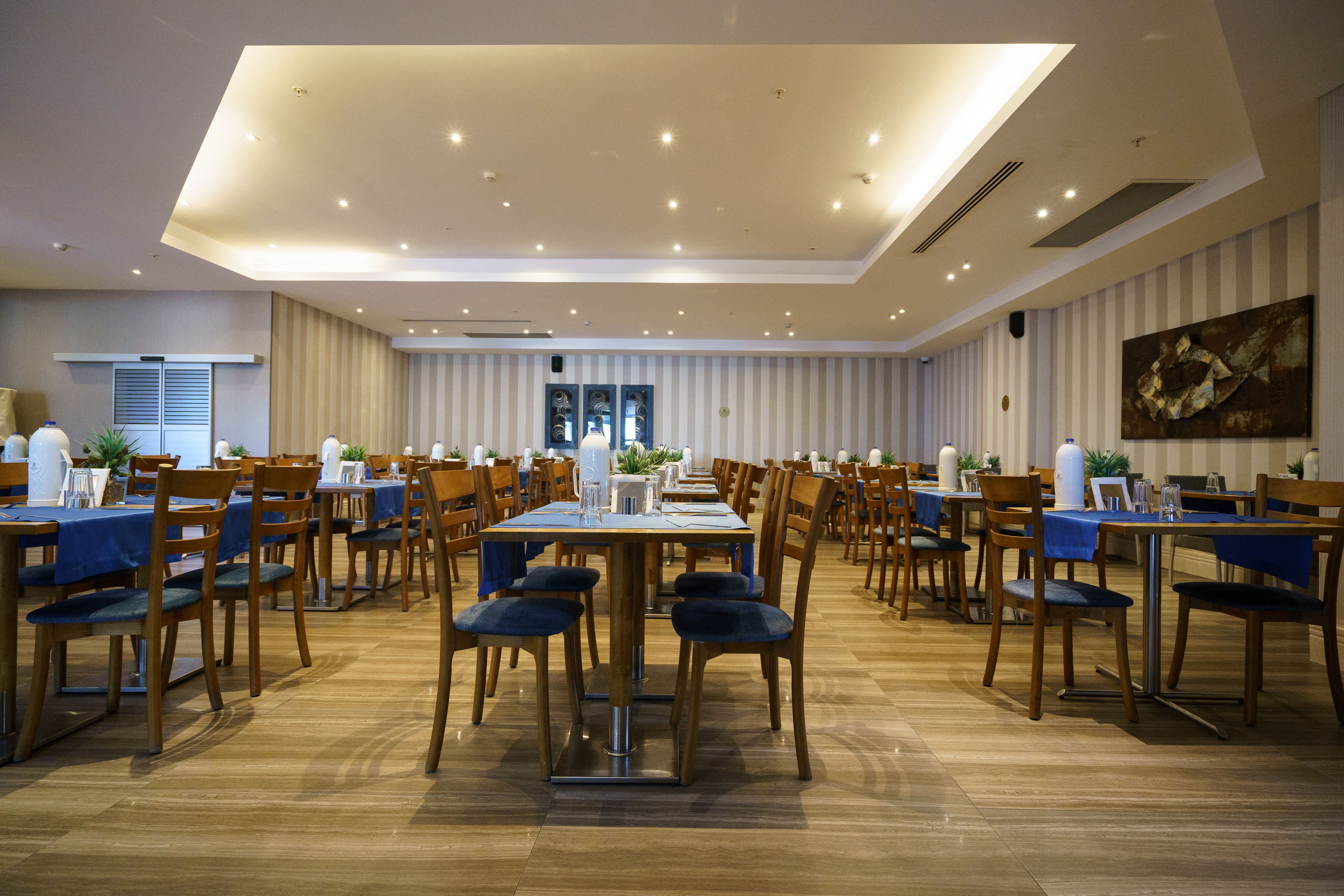 MAIN RESTAURANT