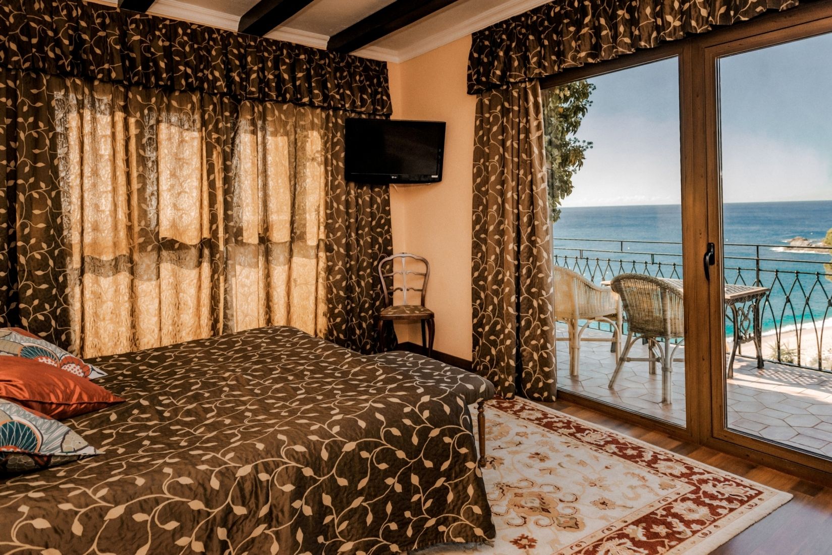 Lateral Sea view Room