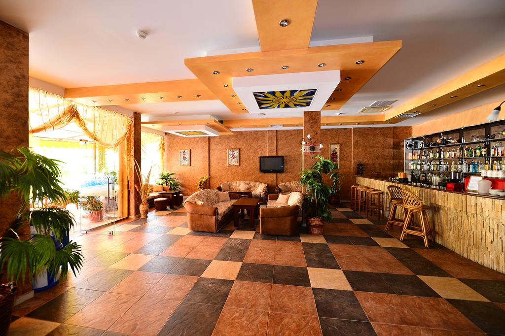 LOBBY BAR